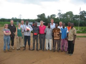 Reinhard Freudenschuss zu Besuch bei den Kakaobauern in der Elfenbeinküste.